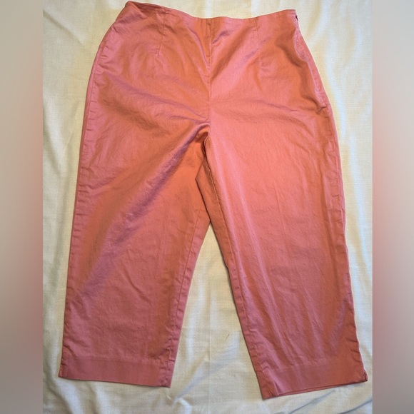 Talbots. Pink stretch, cotton capri pants. Side zipper. Worn only a few times. - Picture 4 of 4